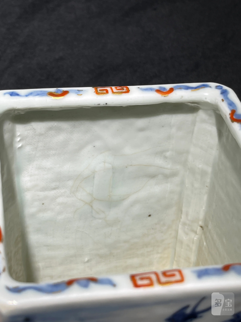 清乾隆 青花矾红描金山水诗文方笔筒 - 图11
